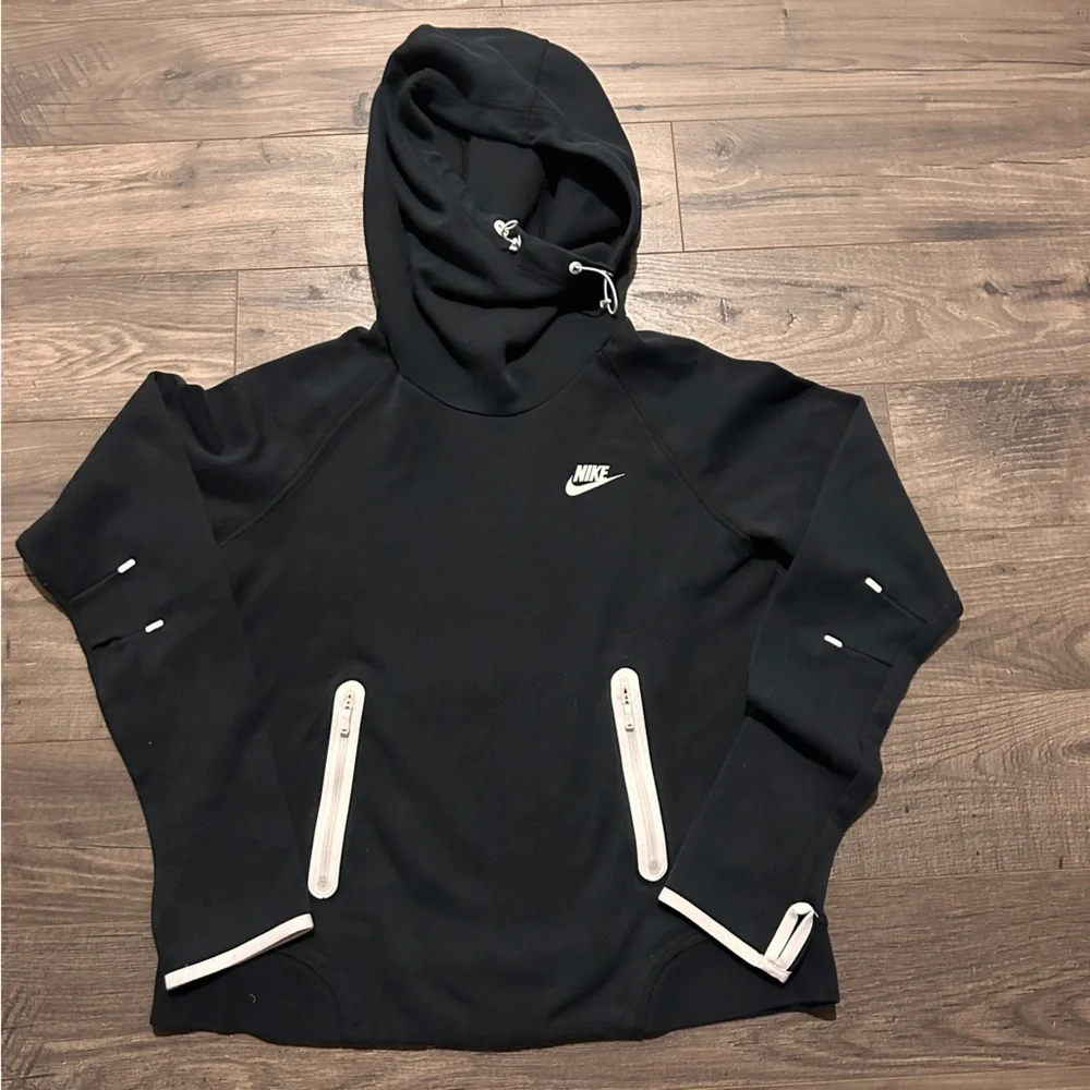 Nike Fitted Pullover Women’s Large